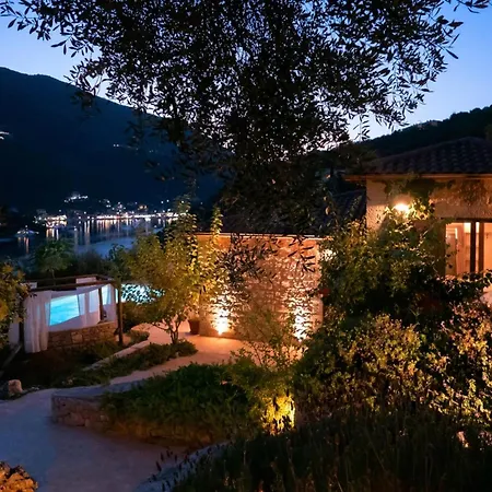 Phos - Boutique Stone And Wood Sanctuary With Private Pool Near