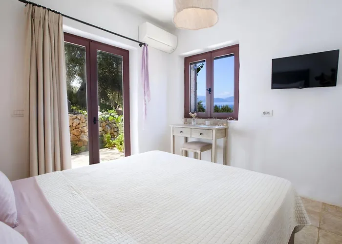 Phos - Boutique Stone And Wood Sanctuary With Private Pool Near
