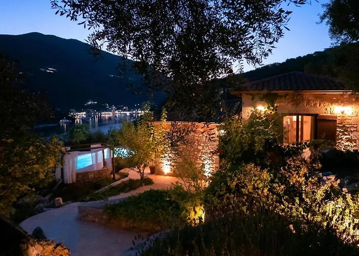Phos - Boutique Stone And Wood Sanctuary With Private Pool Near