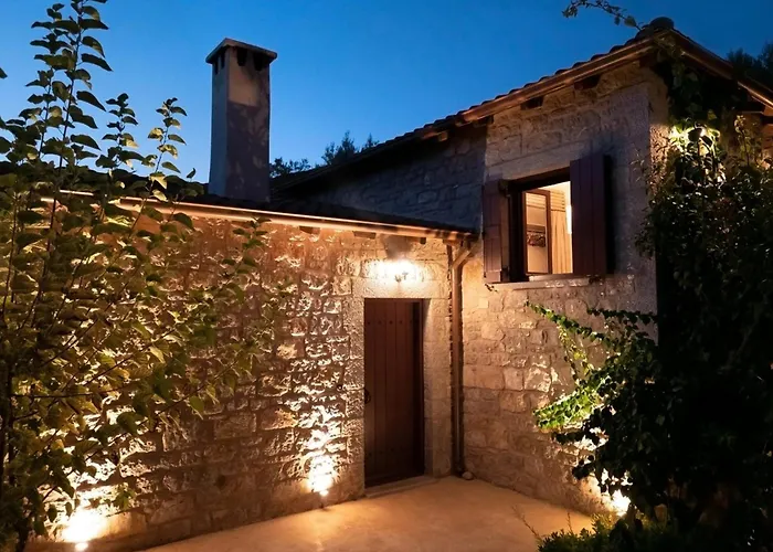 Phos - Boutique Stone And Wood Sanctuary With Private Pool Near Villa *